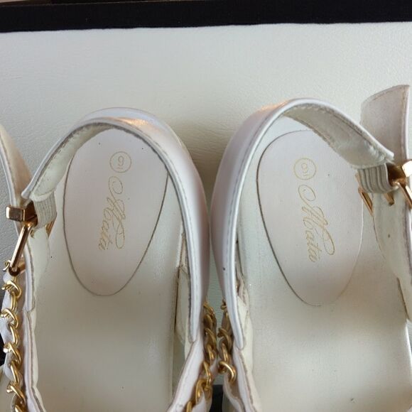 Alata White quilted platform sandals with gold chain - Picture 12 of 16